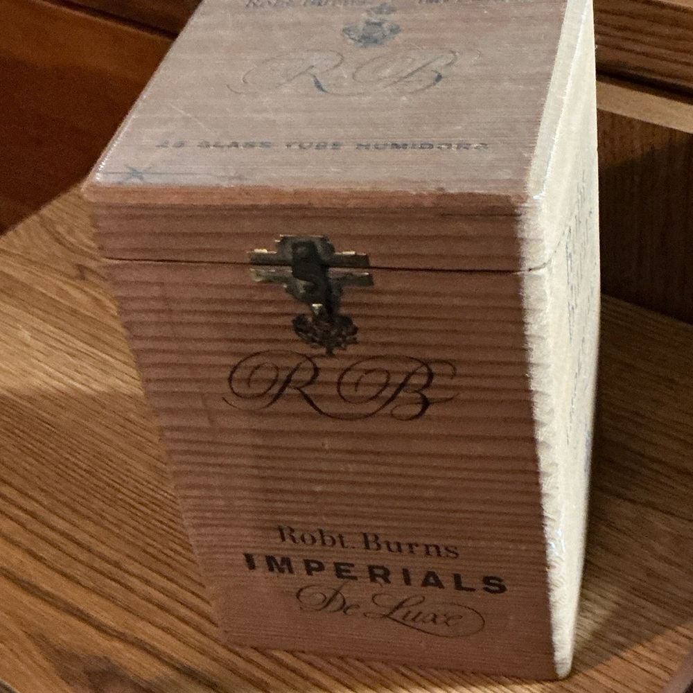Robert Burns imperials deluxe tobacco box vintage closable box